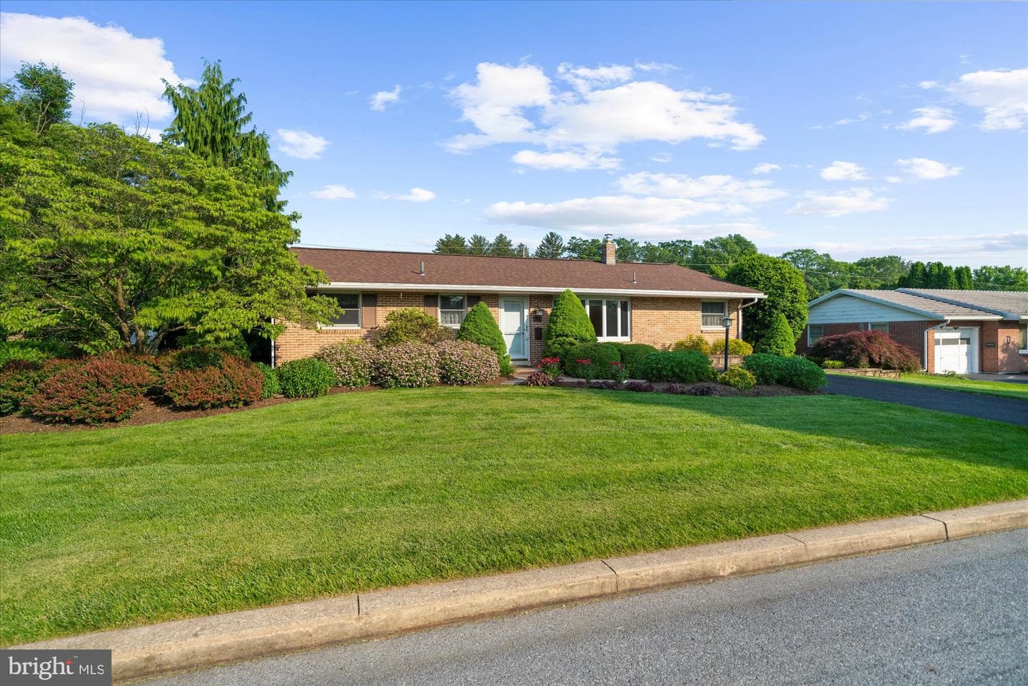 464 E Walnut Street photo 1