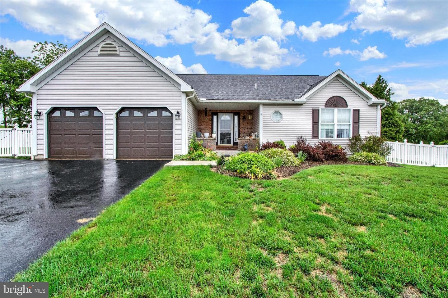 60 Walnut Drive W photo 1