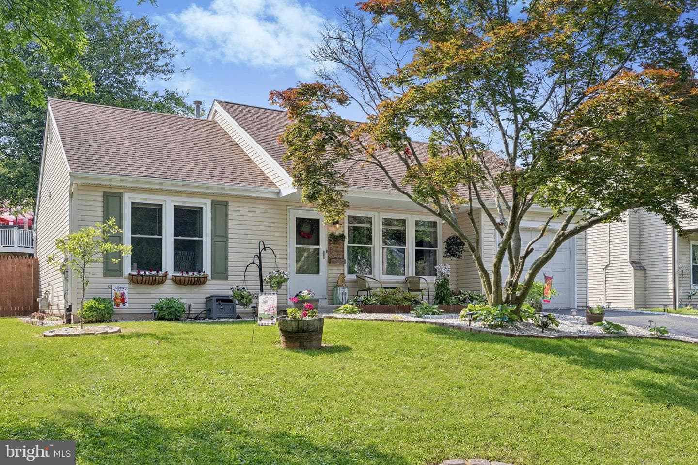 984 Rill Road photo 1