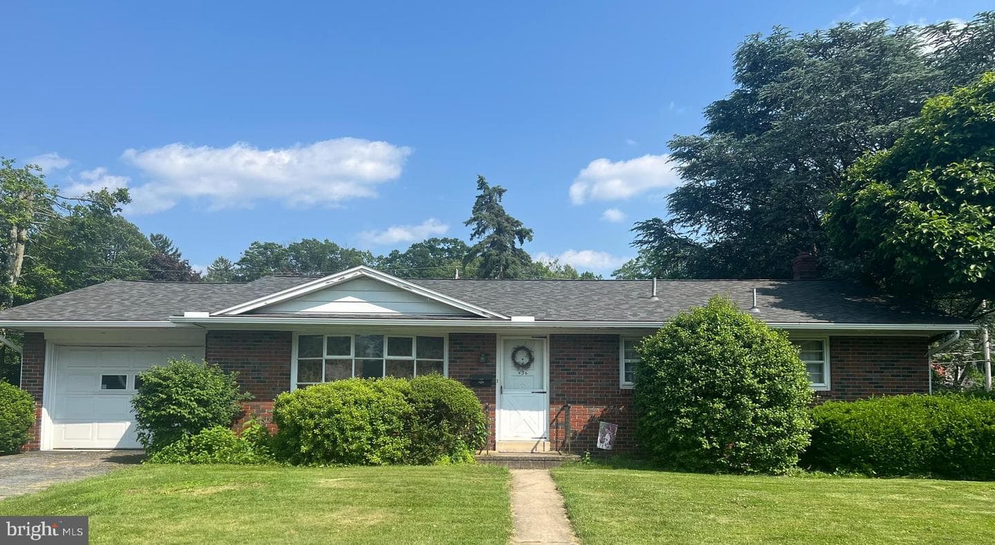 436 E Walnut Street photo 1