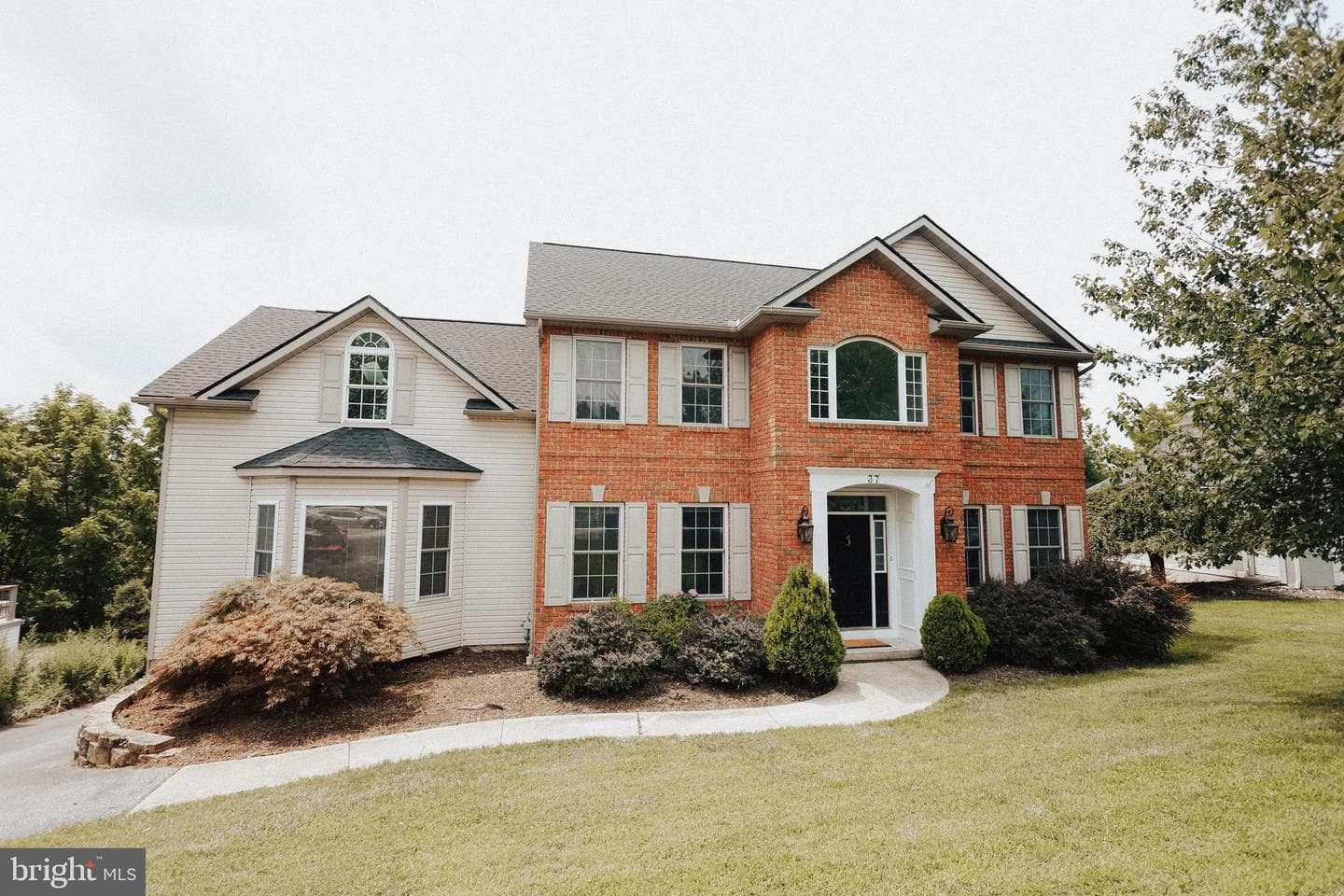 37 Sycamore Drive photo 1