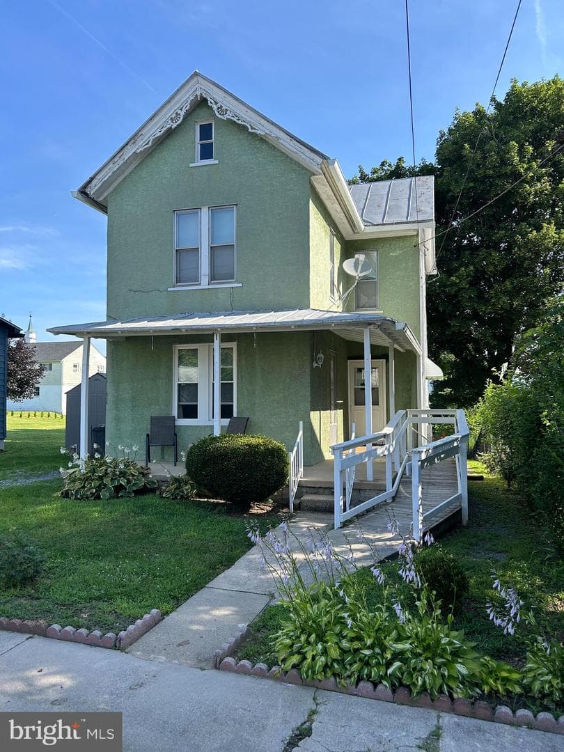 467 Godfrey Street photo 1