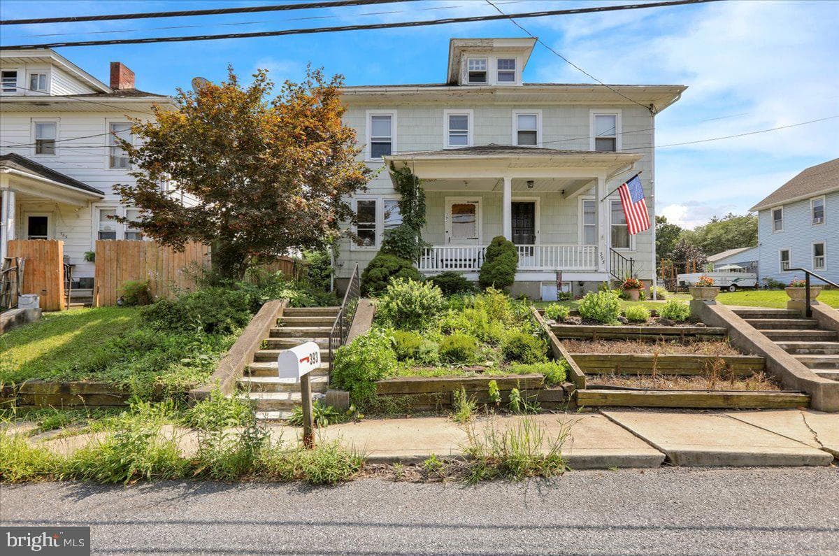 393 Main Street photo 1