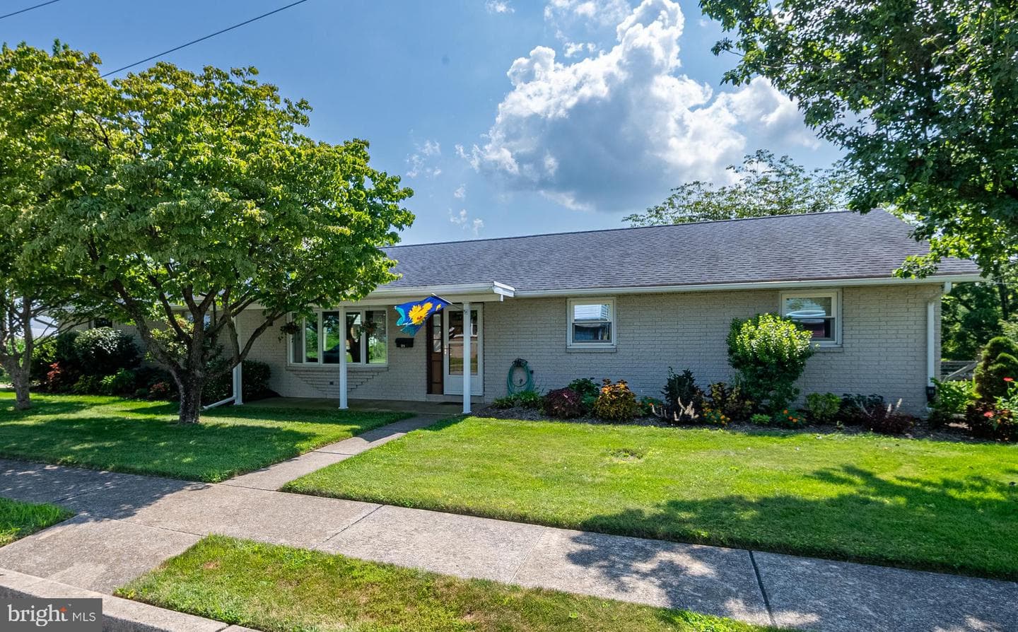 25 Radcliff Road photo 1
