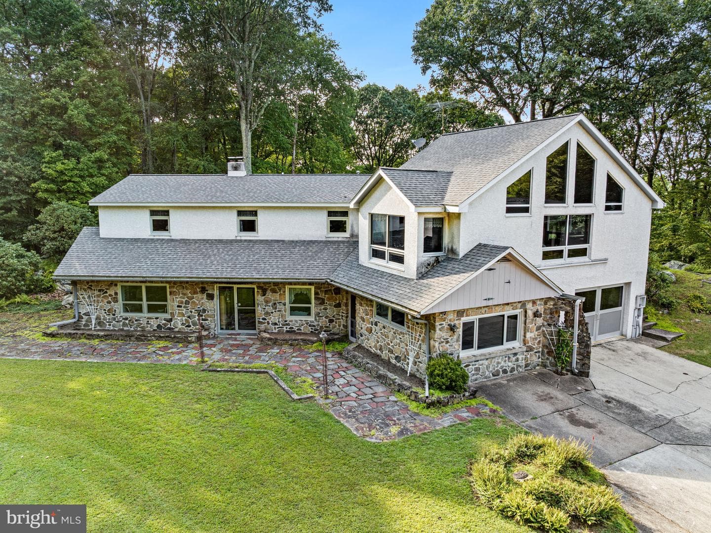 38 Lutz Road photo 1