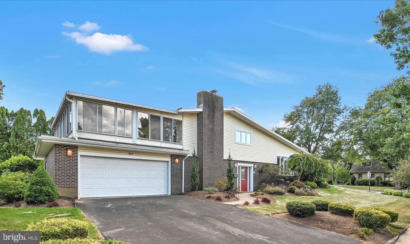 301 Warwick Drive photo 1