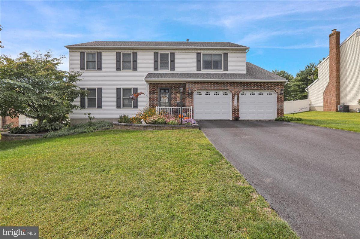 1054 Boeshore Circle photo 1