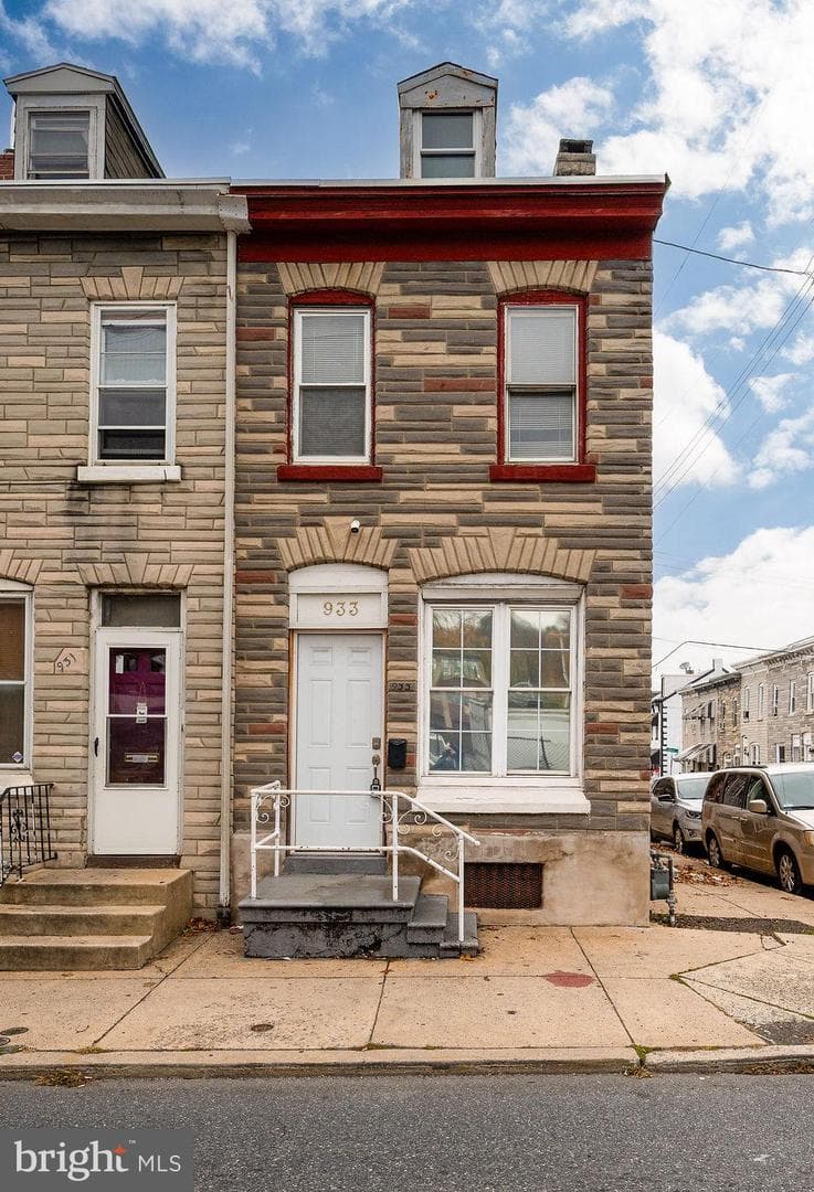 933 Cotton Street photo 1