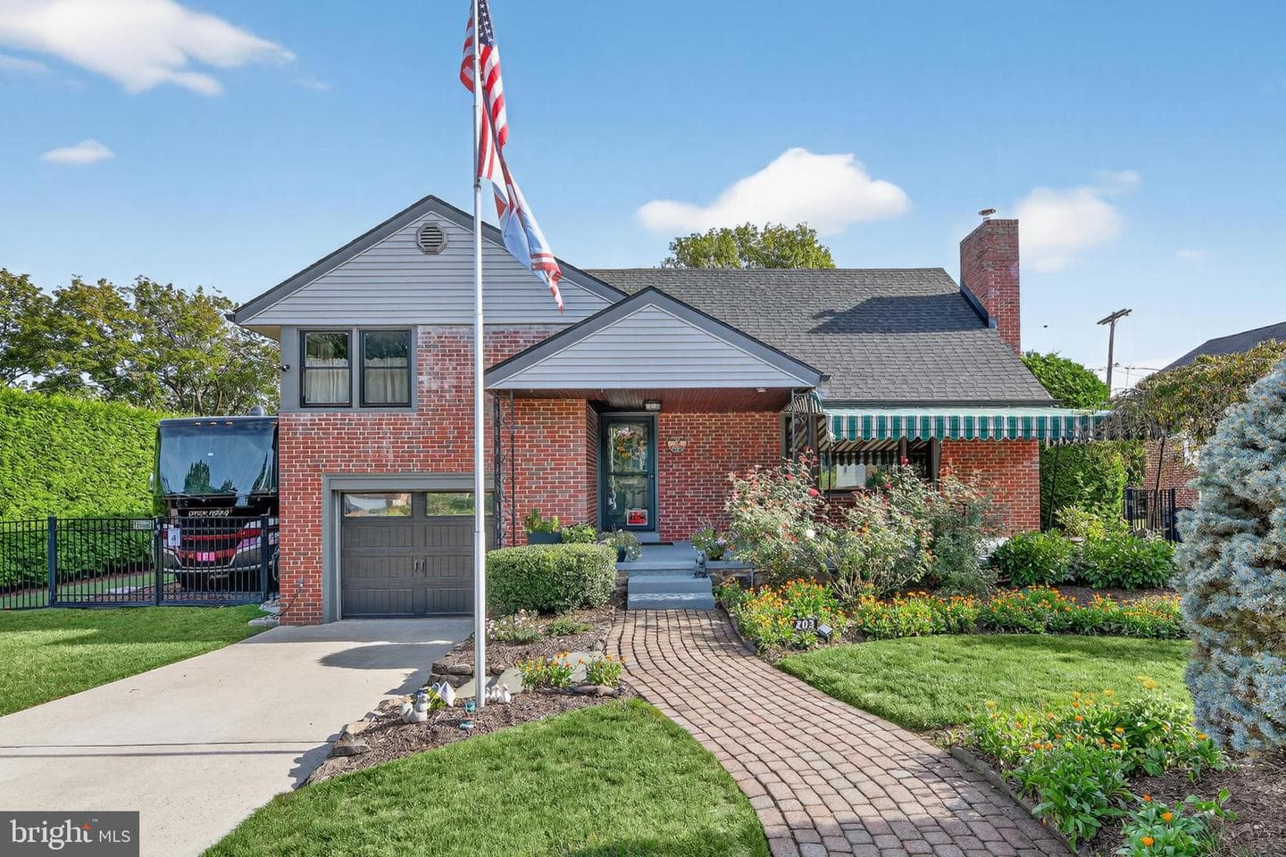 203 Mayer Street photo 1