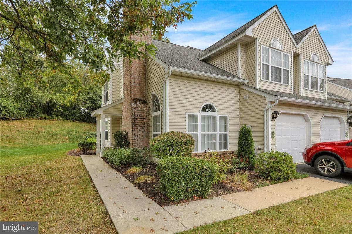 137 Hickory Lane photo 1