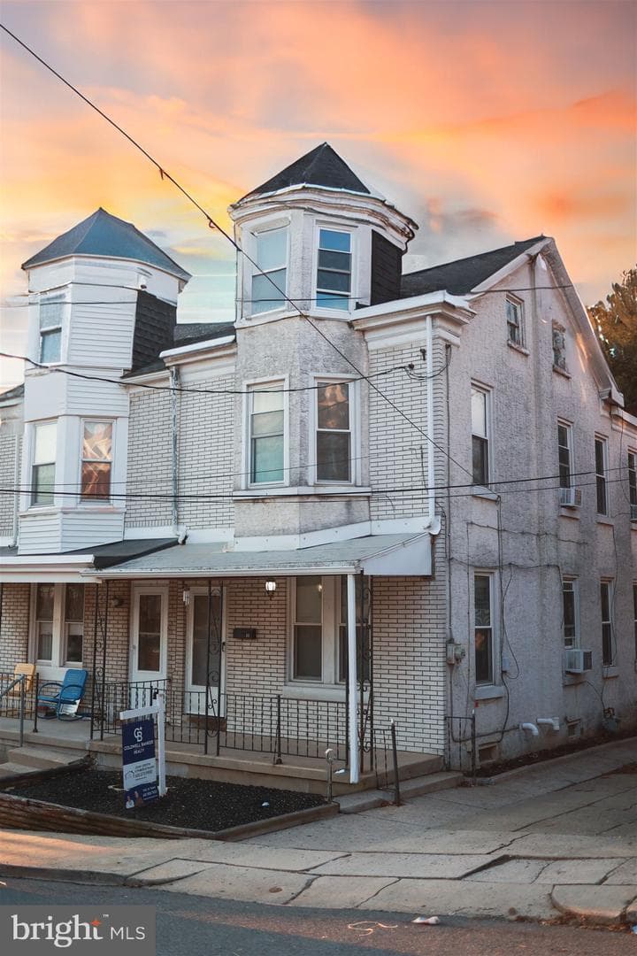 11 Seminary Avenue photo 1