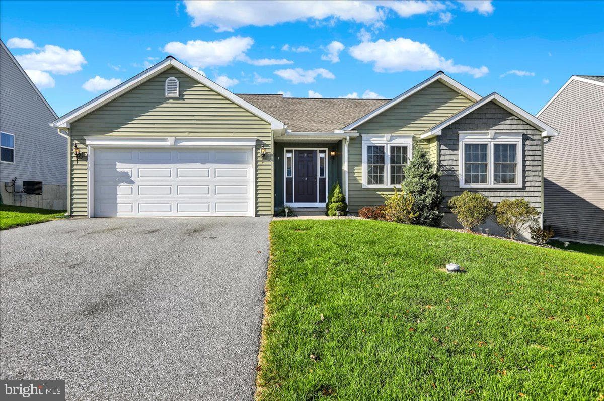 11 Clover Drive photo 1