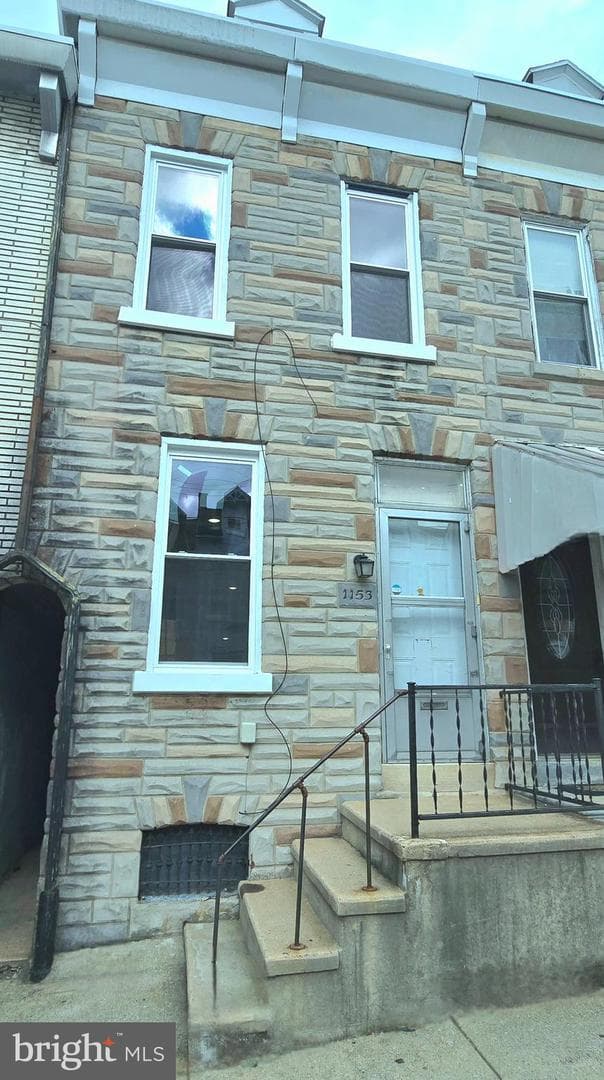 1153 Green Street