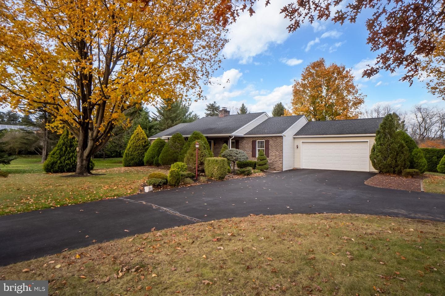 1053 Hilltop Road photo 1