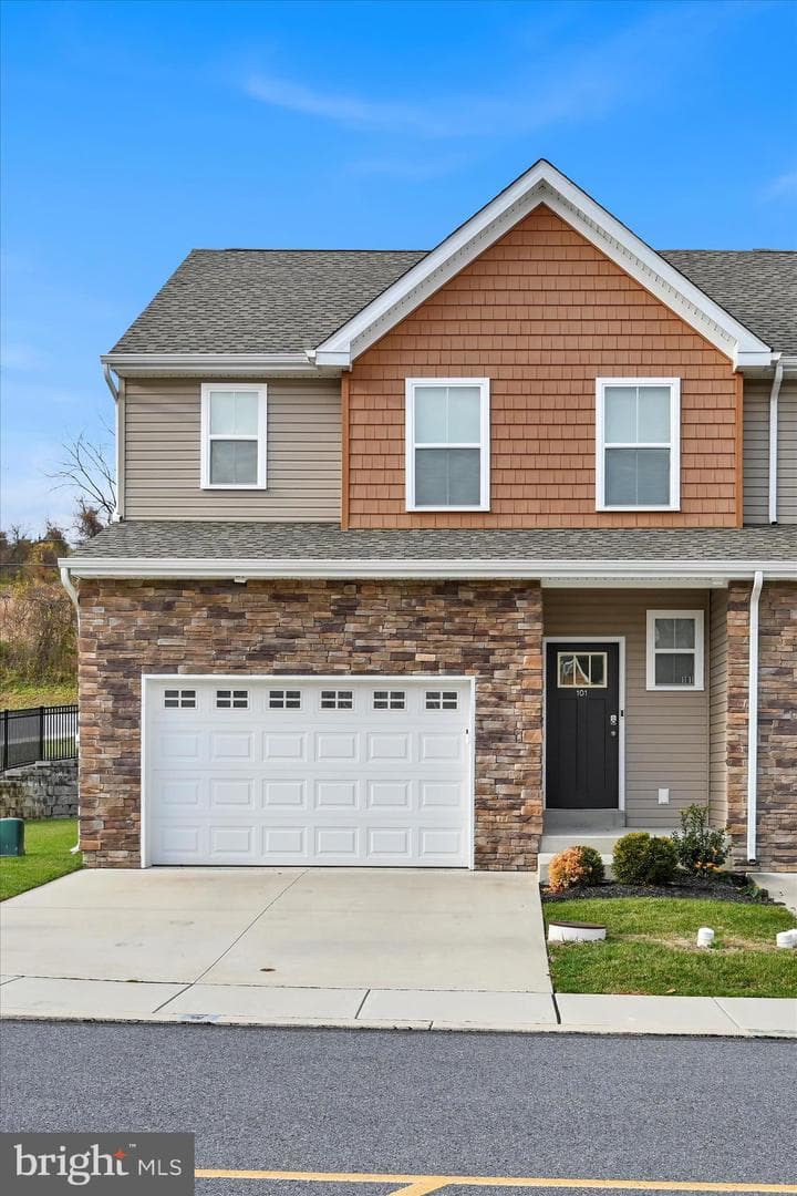 101 Staplehill Court photo 1