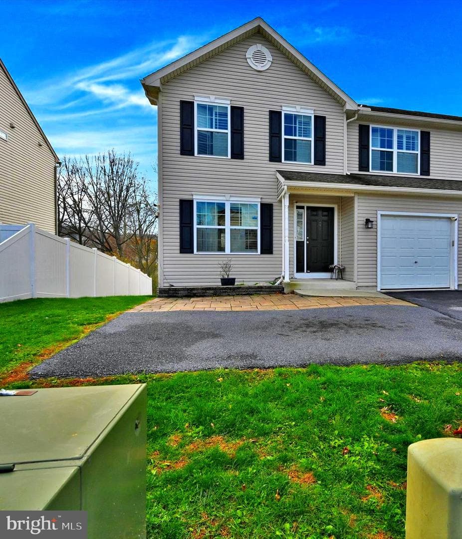 1008 Daisy Drive photo 1