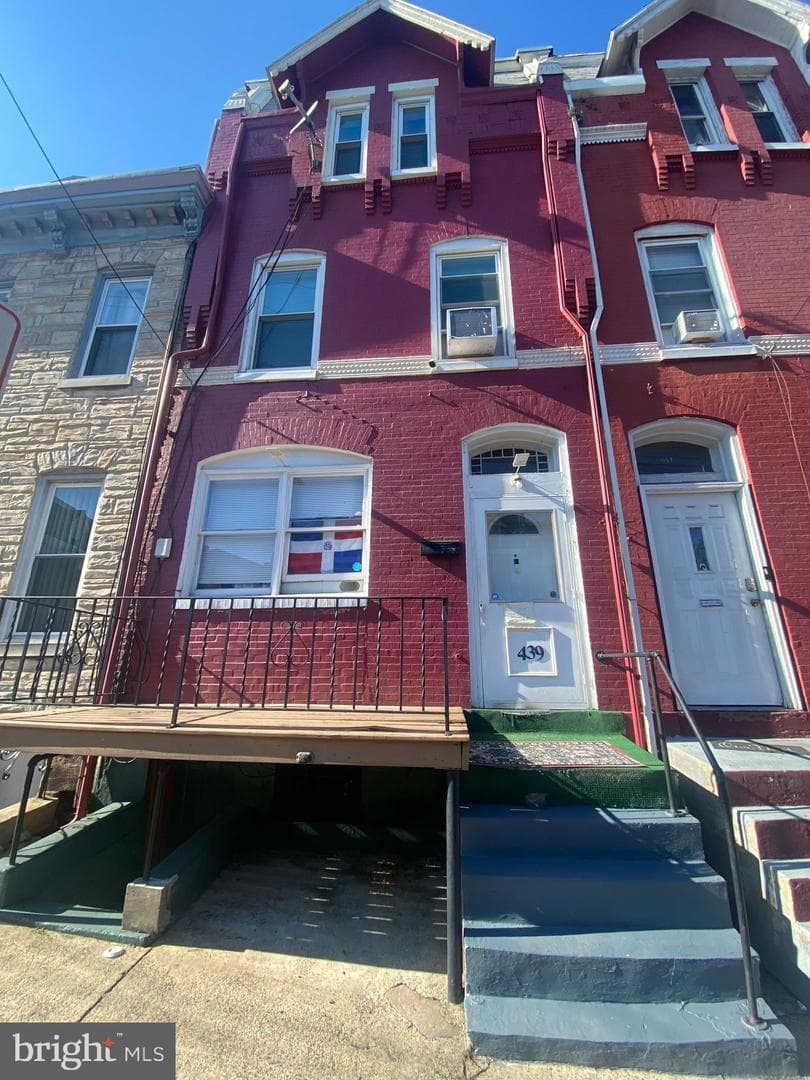 439 Buttonwood Street