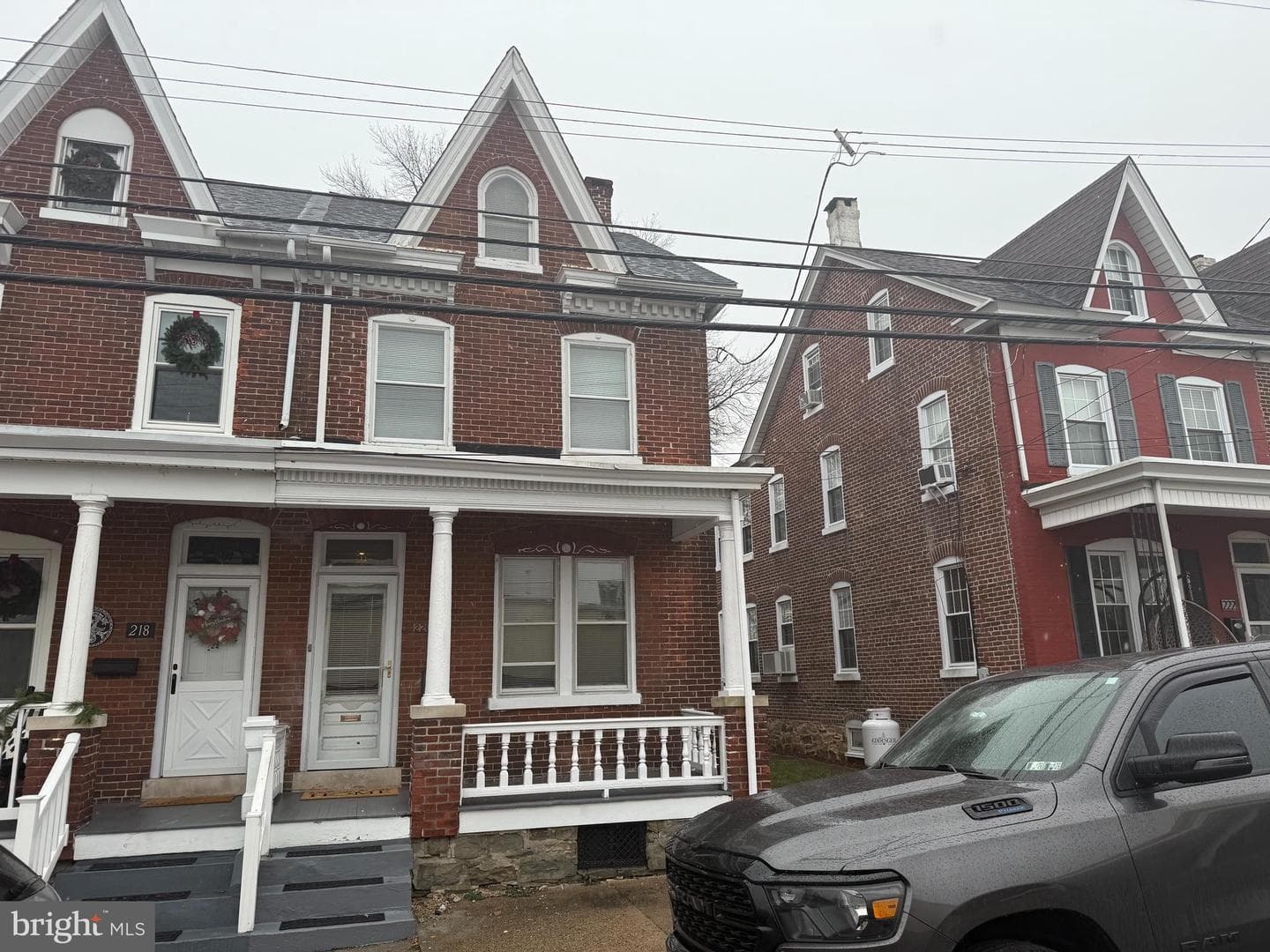 220 S Washington Street photo 1