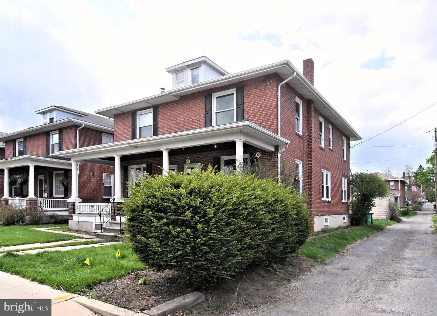 144 W Elm Street photo 1