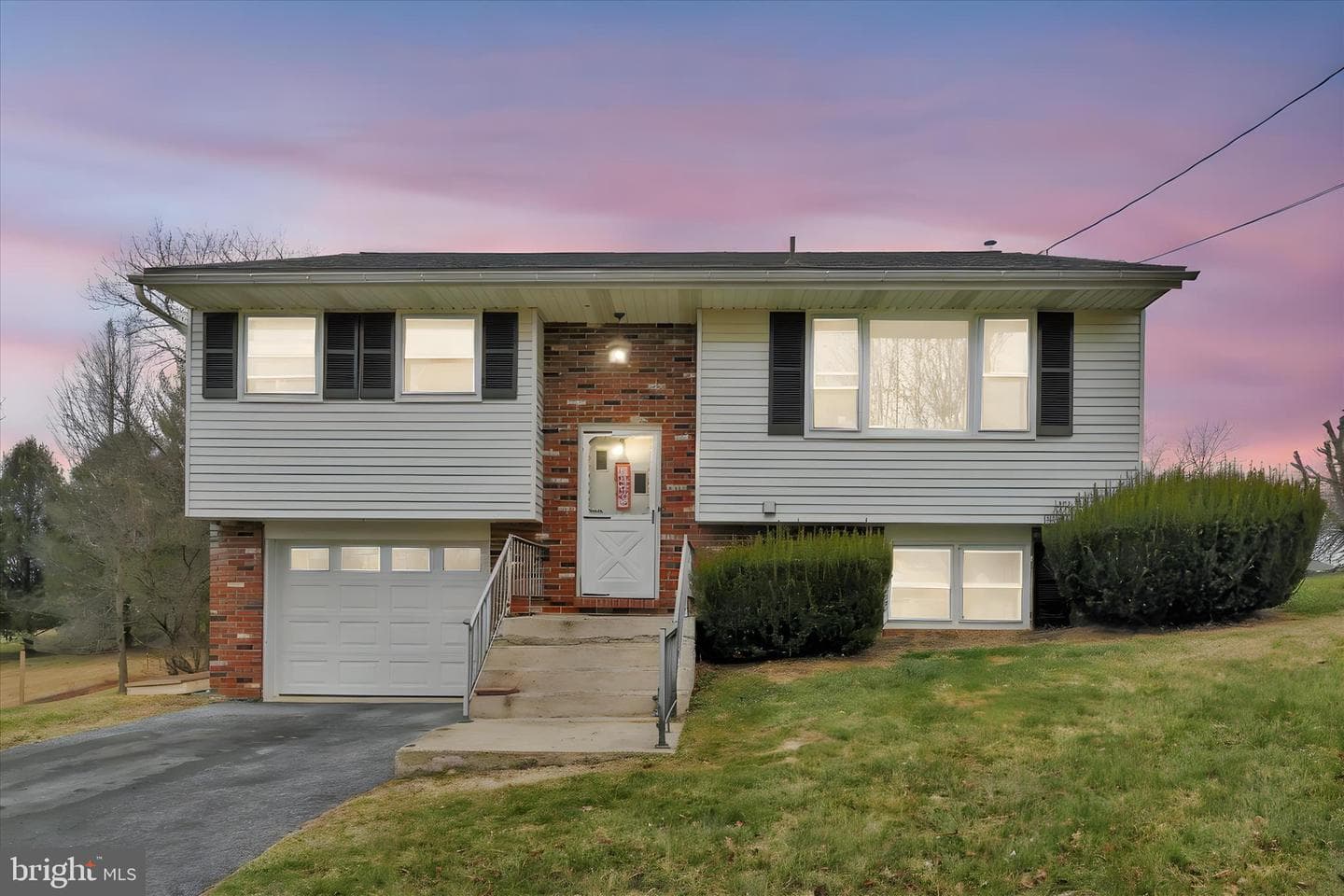 631 W Franklin Street photo 1