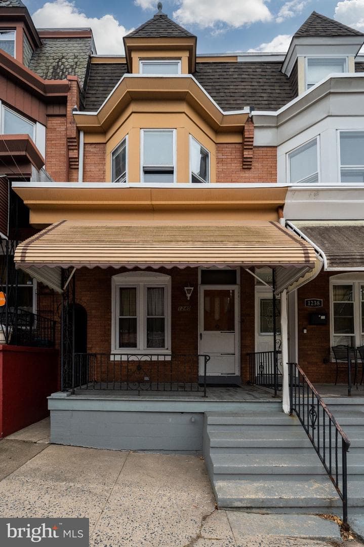 1240 Spring Street photo 1