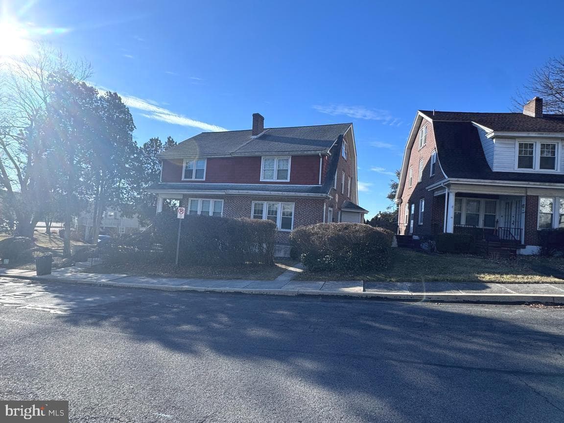 12 Hillside Road photo 1