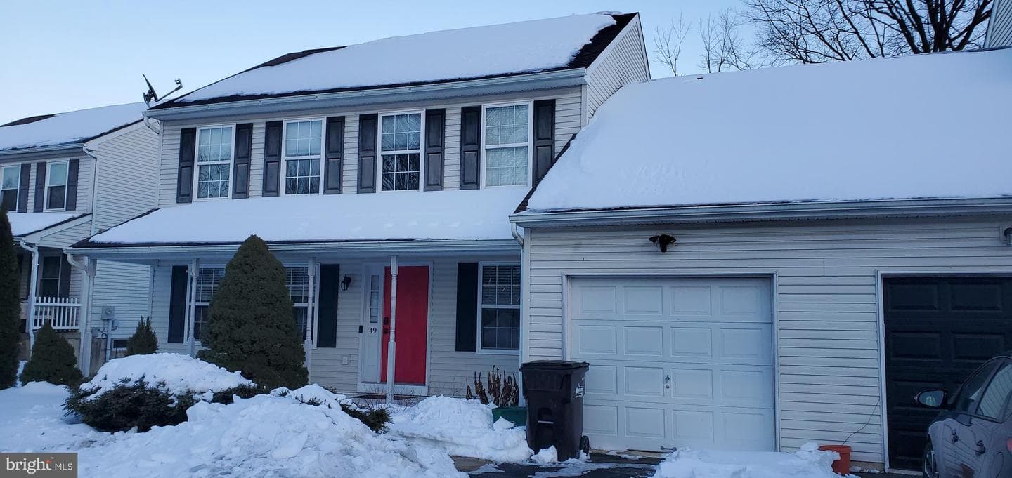 49 Villa Avenue photo 1