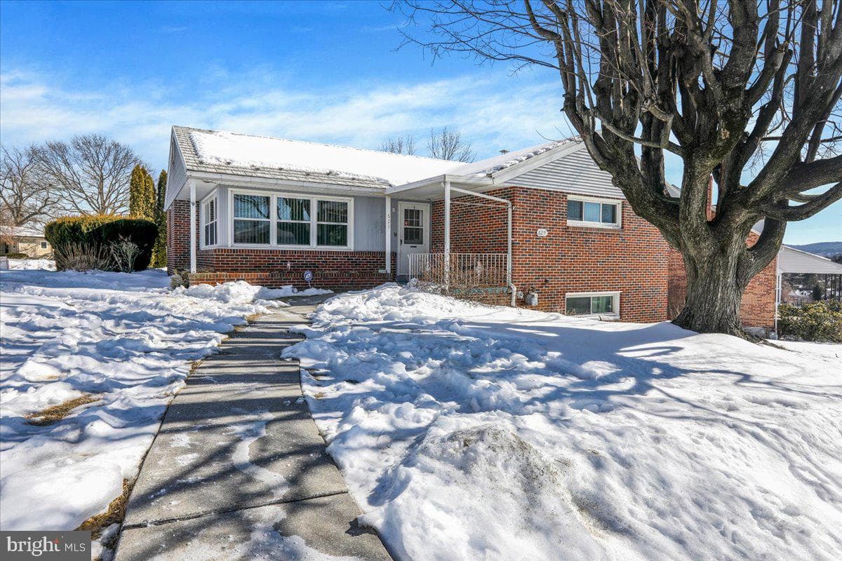 629 Lawrence Avenue photo 1