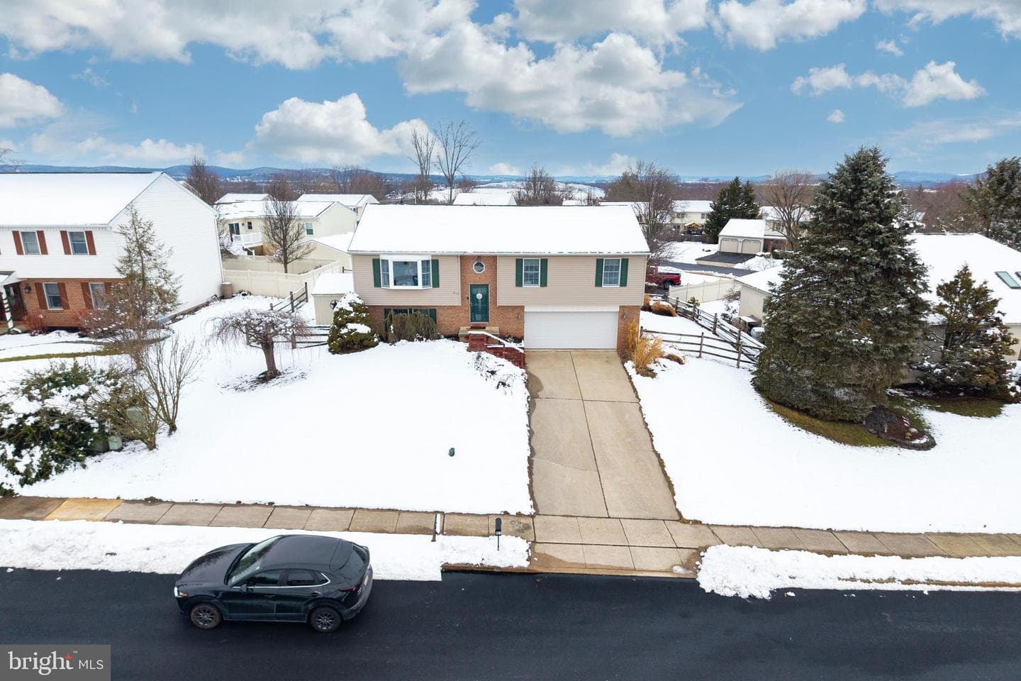 821 Colonial Drive photo 1