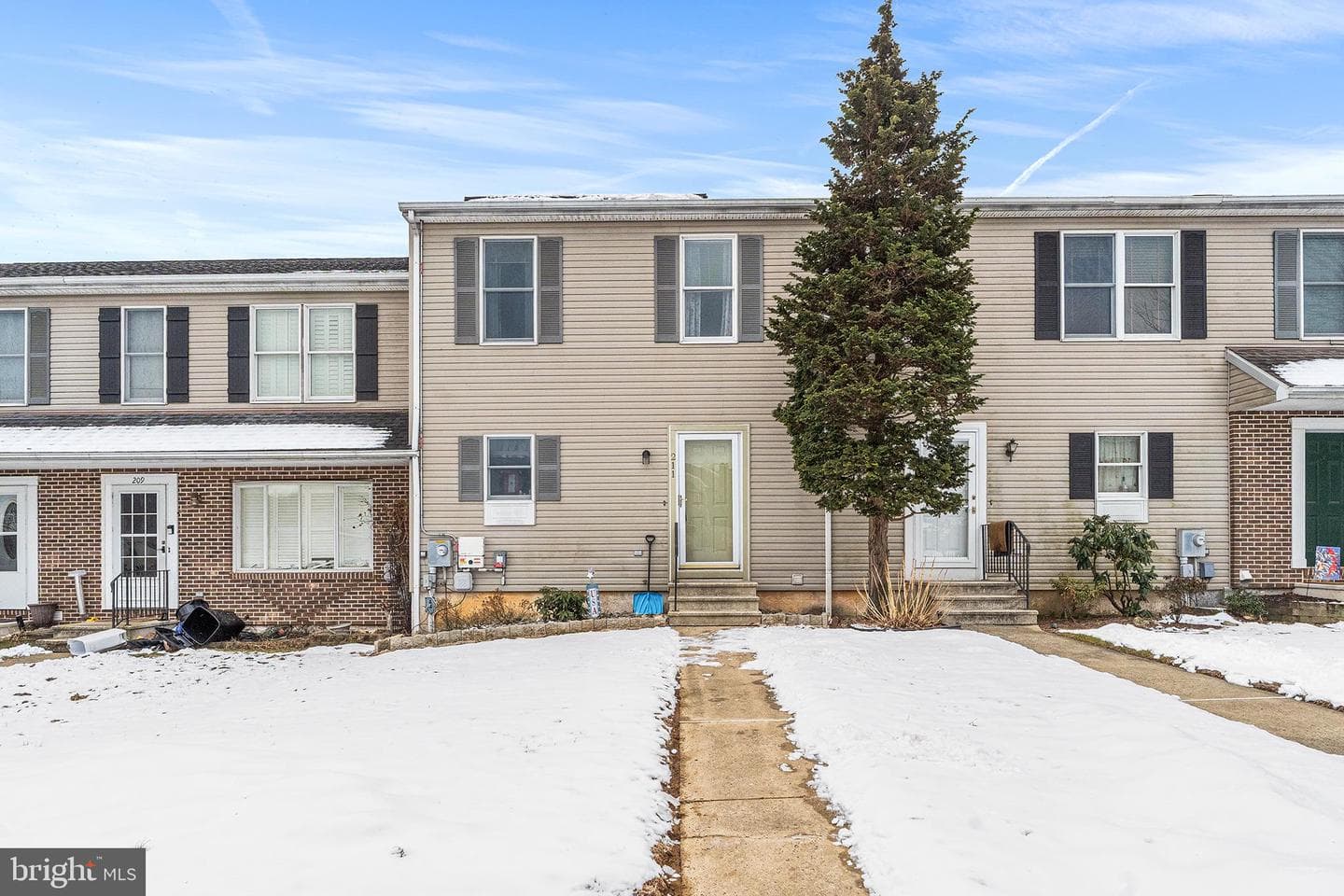 211 Poplar Drive photo 1