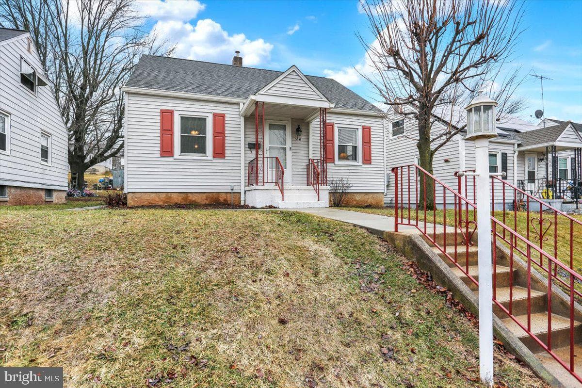 516 W 3rd Street