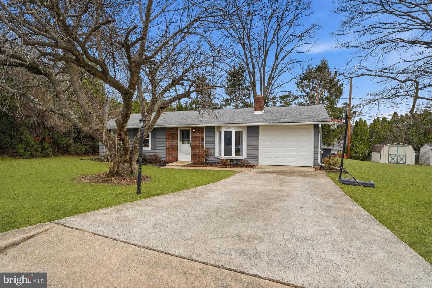 727 Highland Avenue photo 1