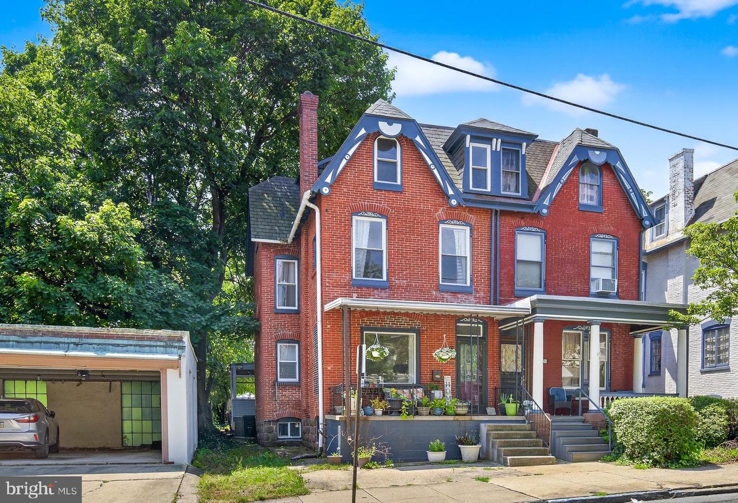 456 Douglass Street photo 1