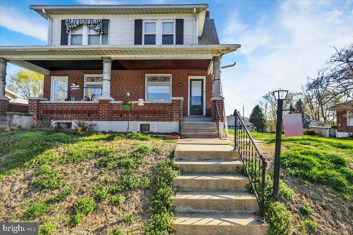 8 Pershing Boulevard