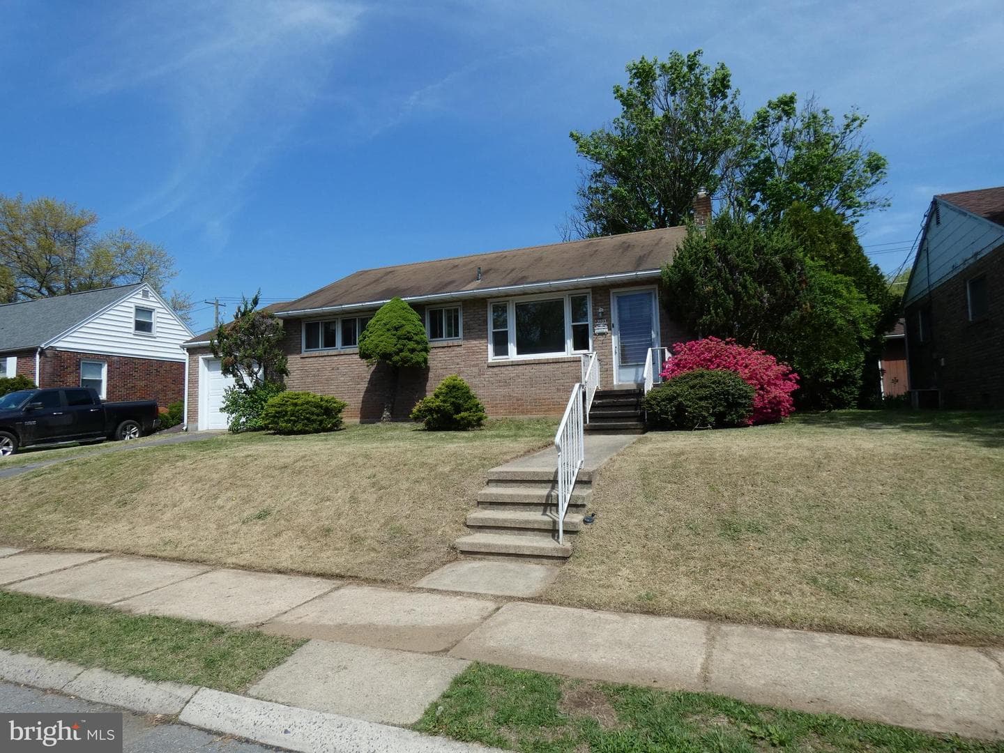 2703 Garfield Avenue photo 1