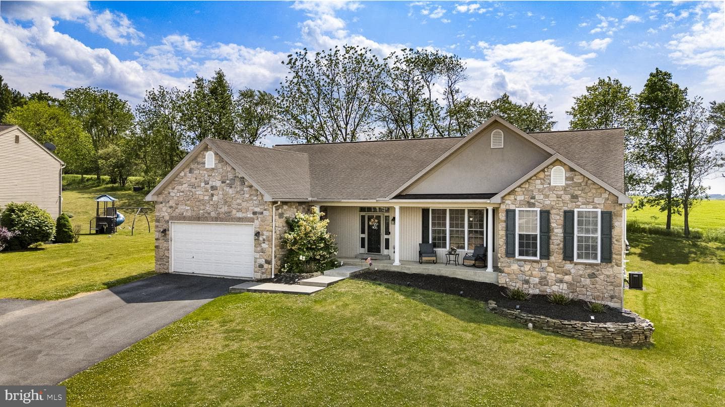 54 Walnut Dr W