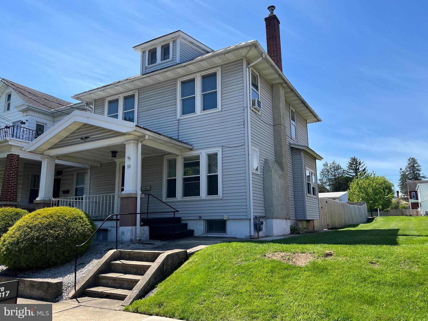 10 E Penn Avenue