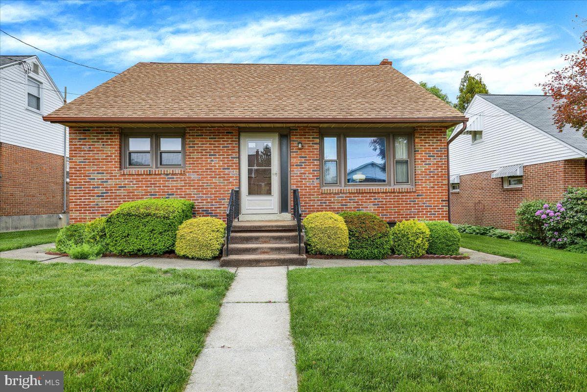 1242 Commonwealth Boulevard