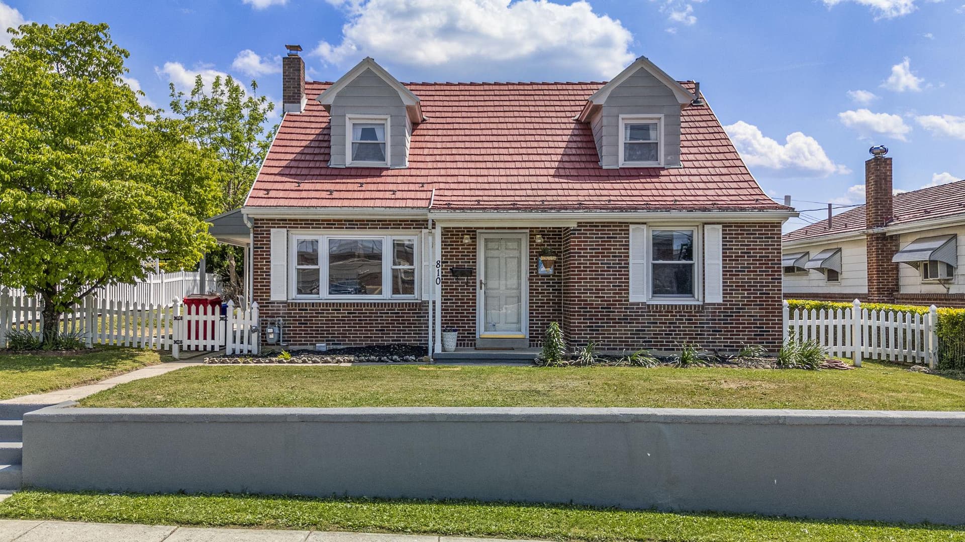 810 E Bellevue Avenue