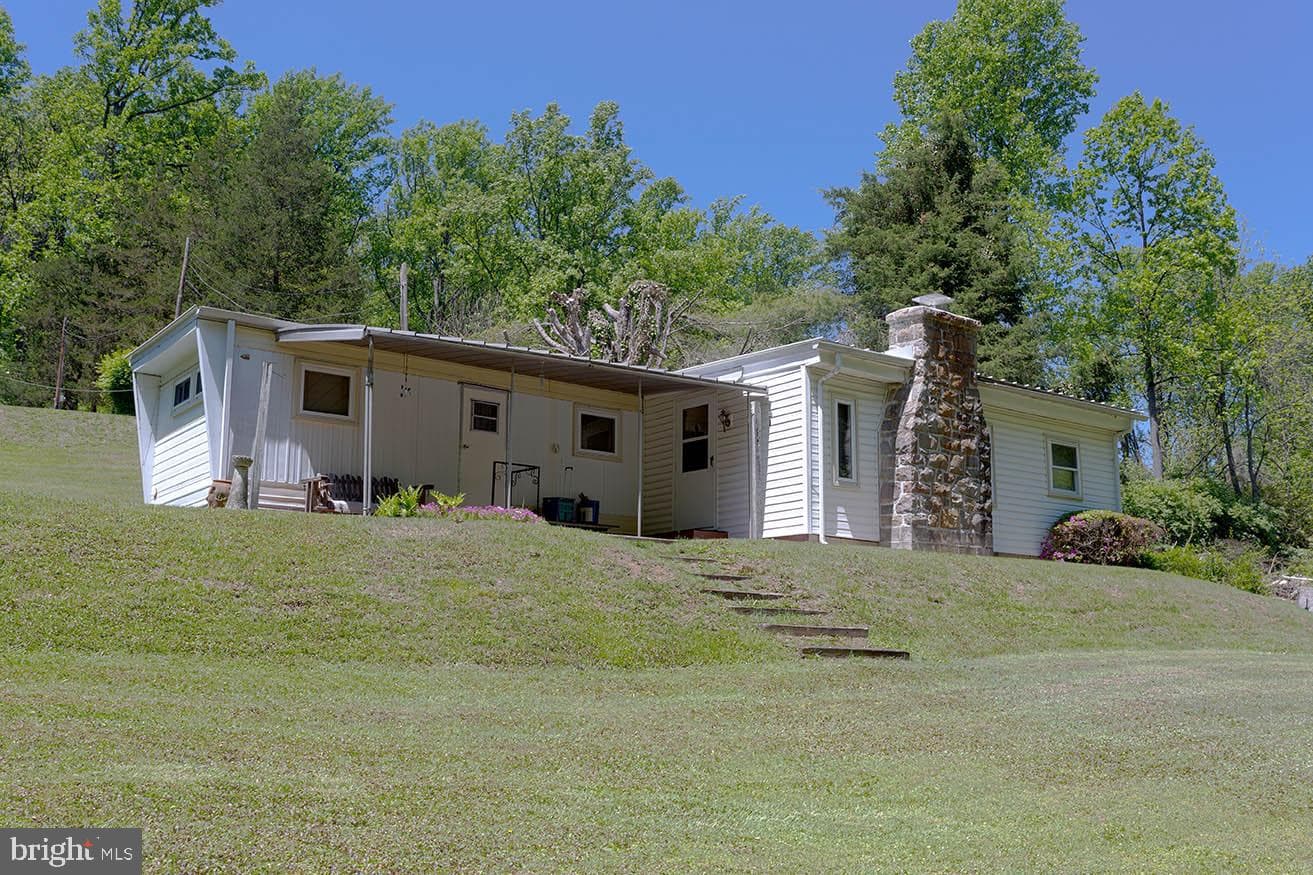 106 Westley Road photo 1