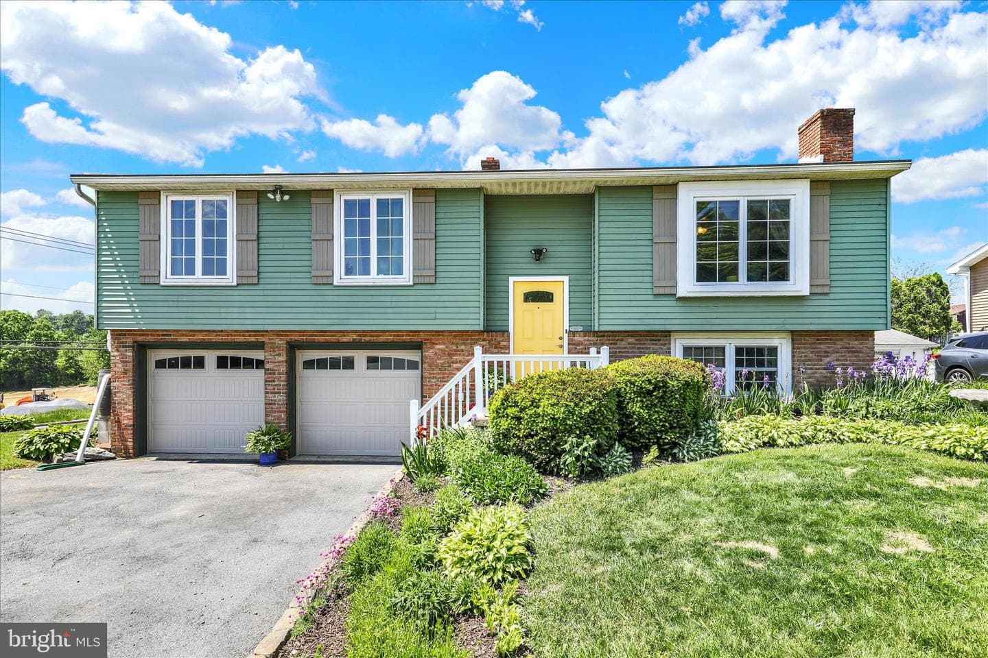 925 Hearthstone Lane
