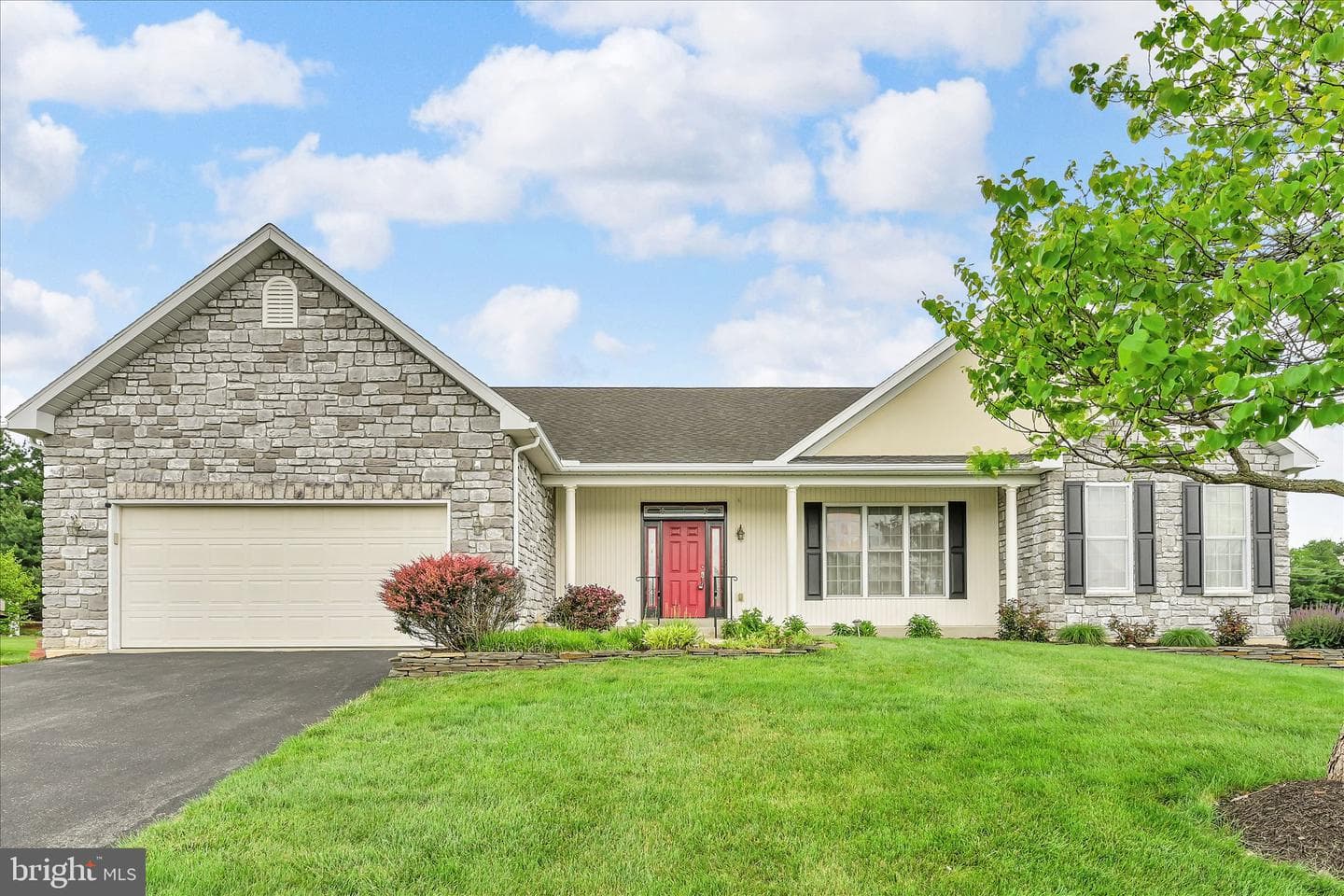 104 Walnut Dr W
