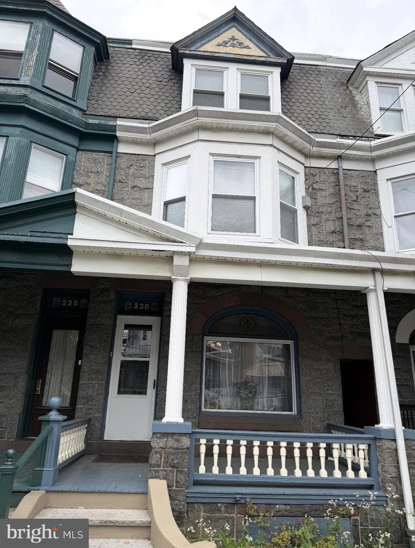 230 W Douglass Street