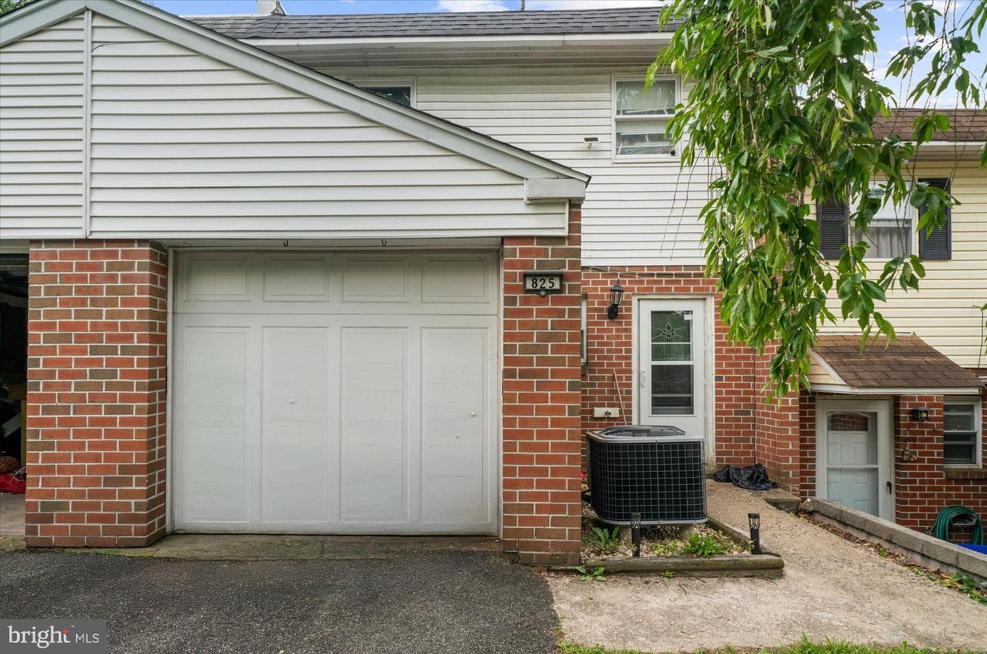 825 Woodchuck Lane