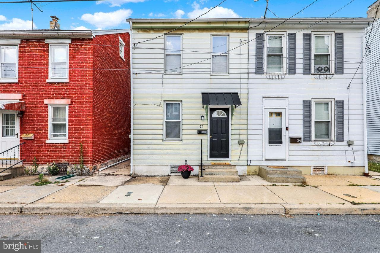 31 W Washington Street, Fleetwood