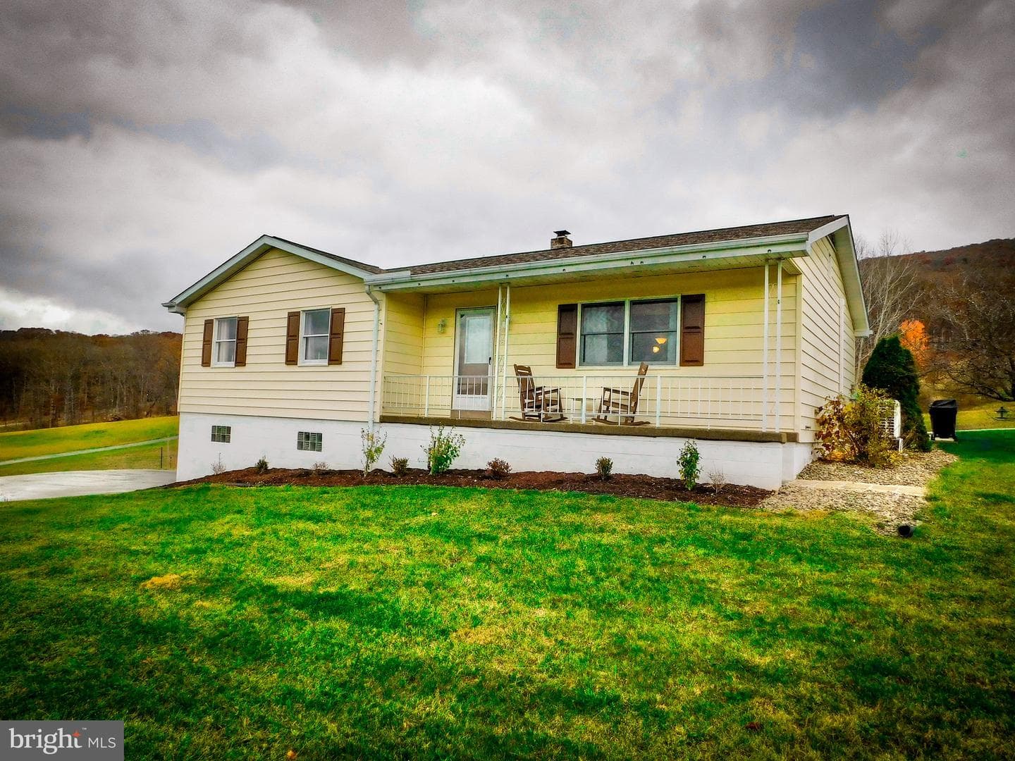 195 Swan Road photo 1