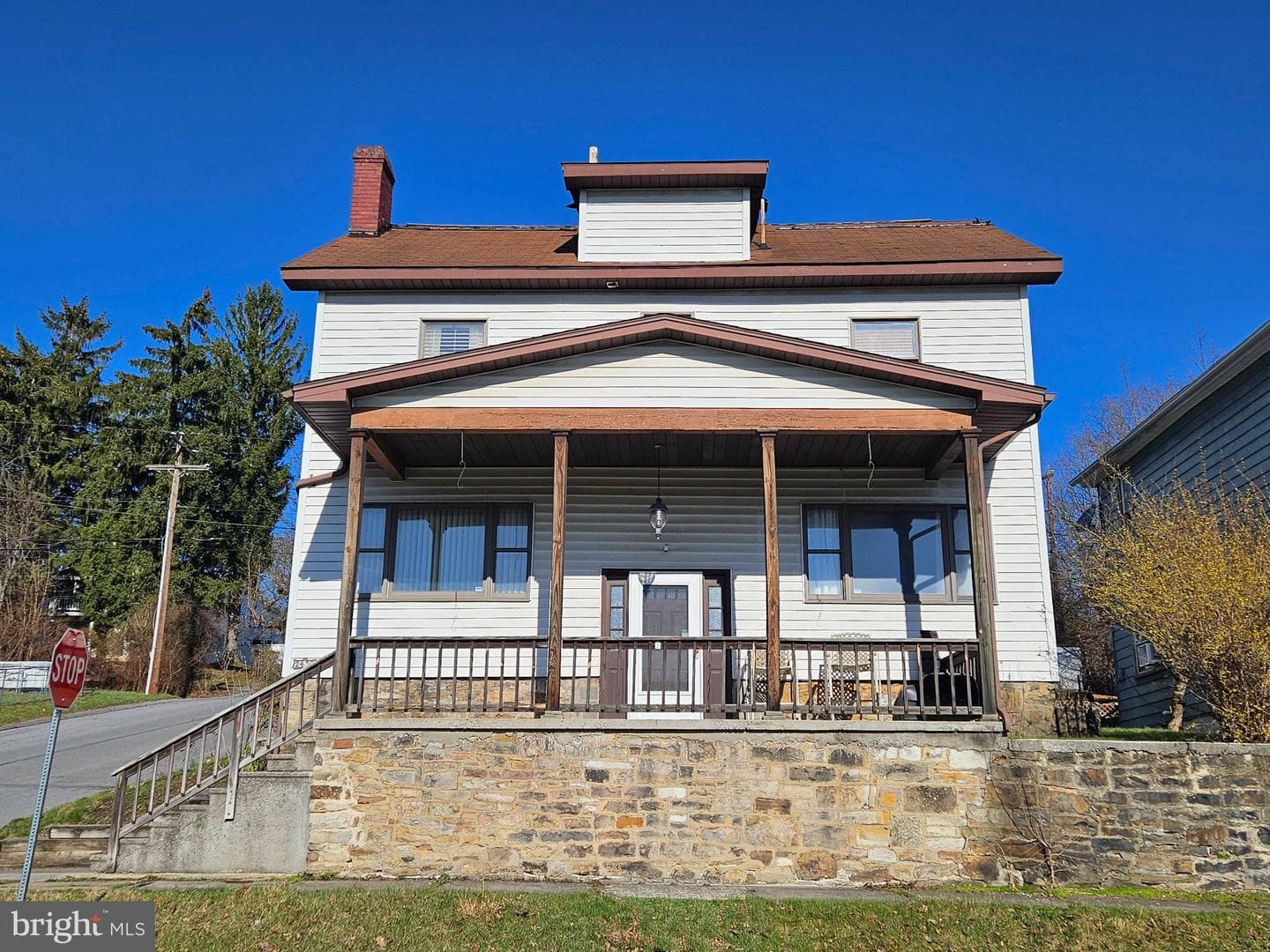 2430 Oak Avenue photo 1