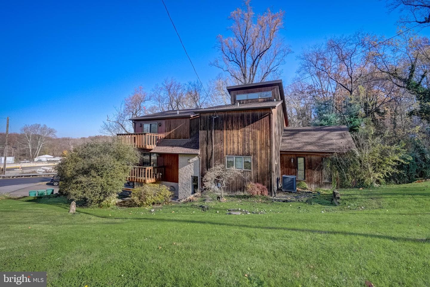 4535 N River Drive photo 1