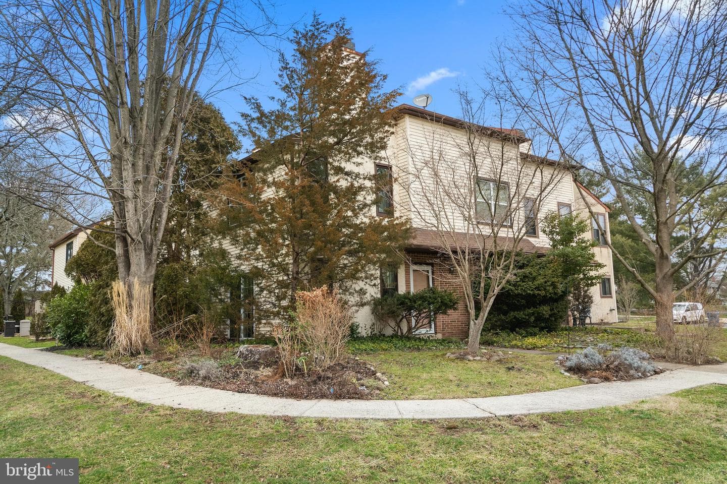 72 Heather Court photo 1