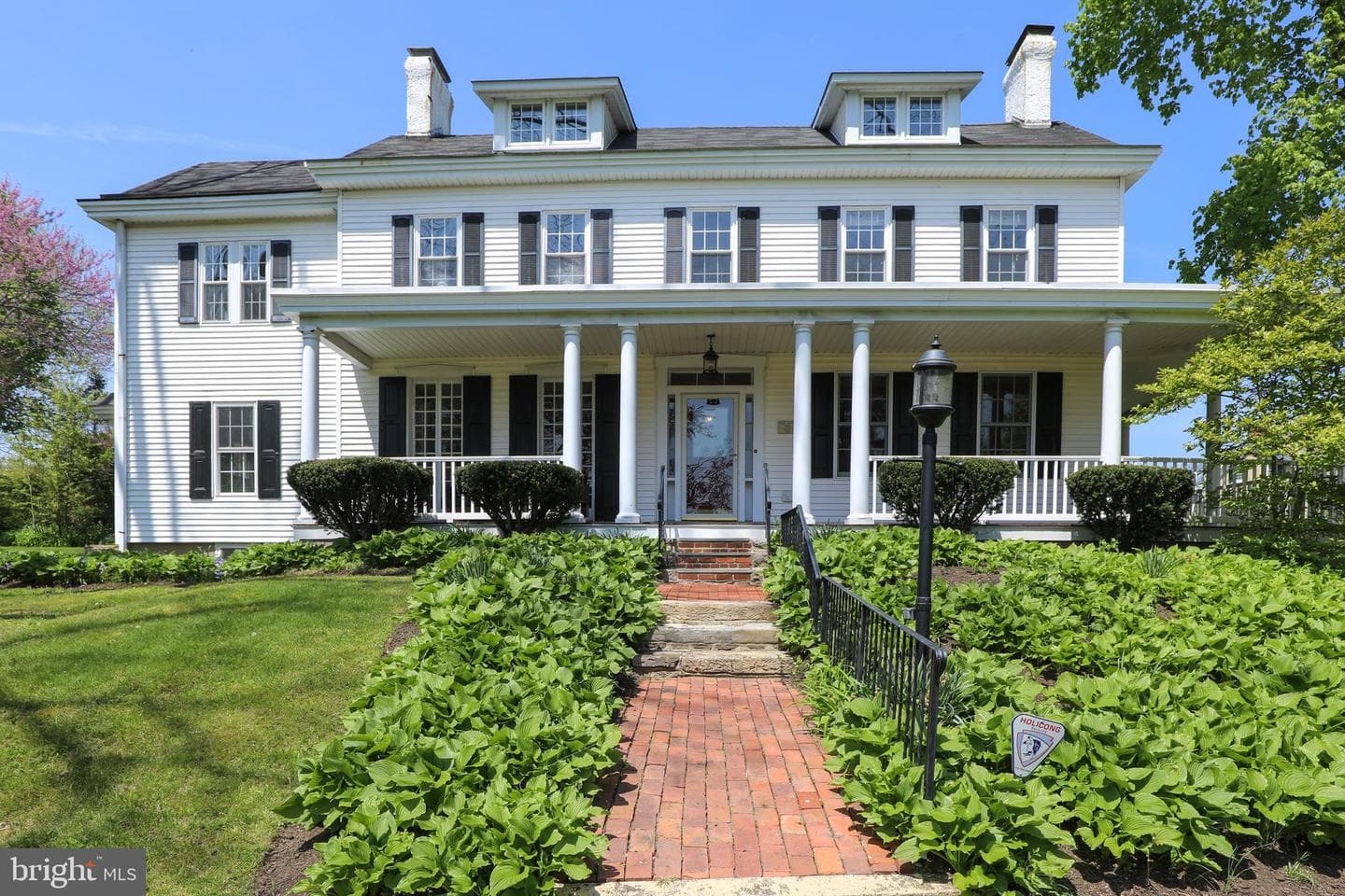 336 Linden Ave photo 1